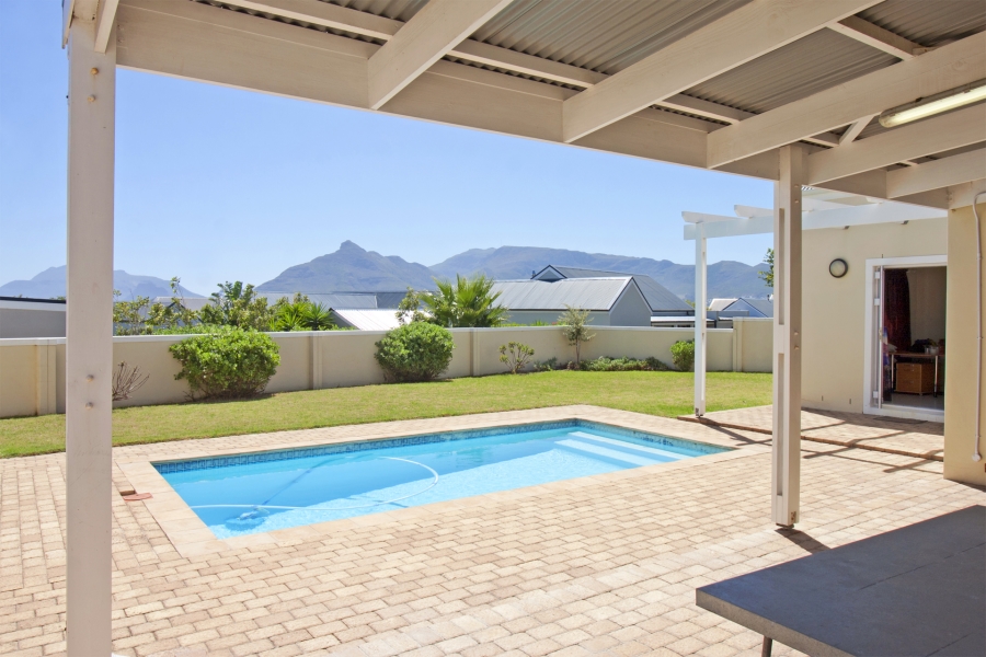 To Let 3 Bedroom Property for Rent in Bluewater Estate Western Cape